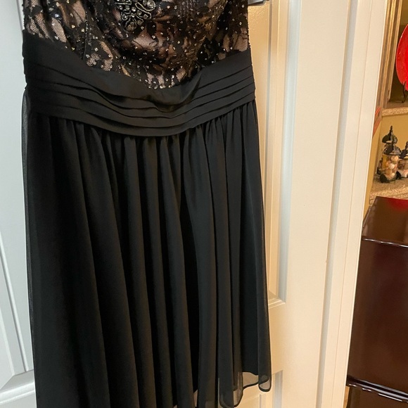 Short black dress - Picture 3 of 4